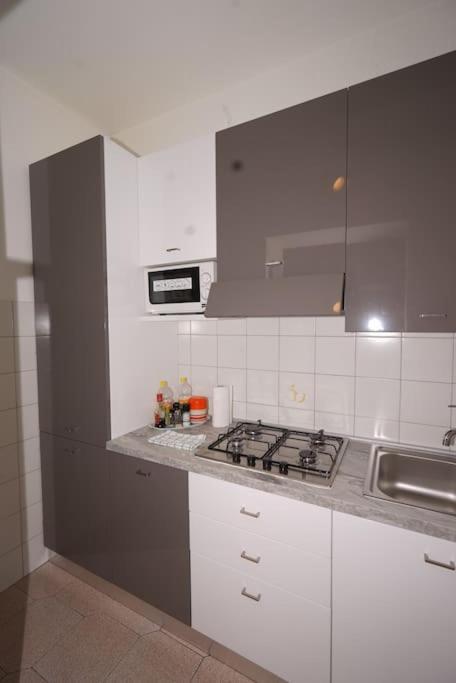 Central Guesthouse Cir 015146-Cni-01484 Милан Экстерьер фото